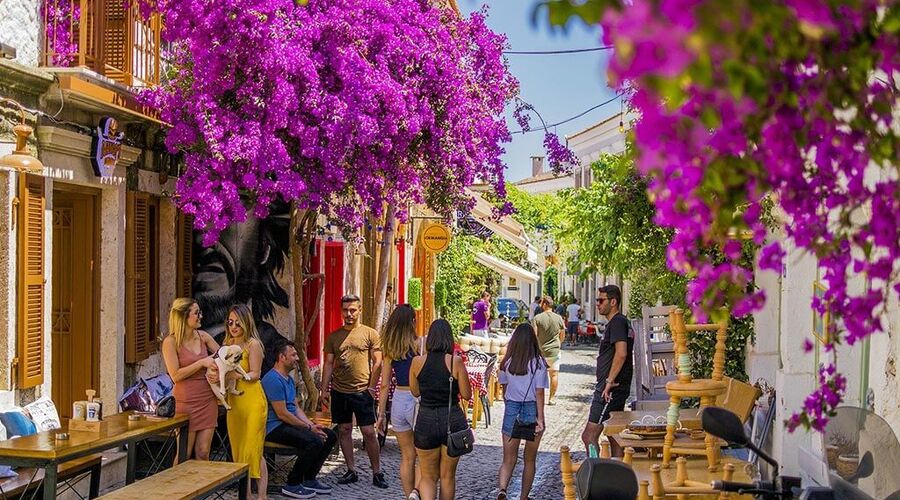 Karaburun Nergis Festivali ve Domatia Rum Köyü, Karina Sahili